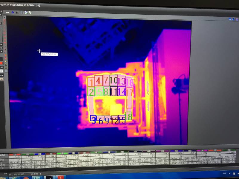 Imagen de calentamiento por infrarrojos en maletero de plástico o capó