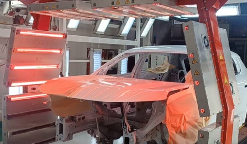 Arco de infrarrojos móvil para la reparación de automóviles